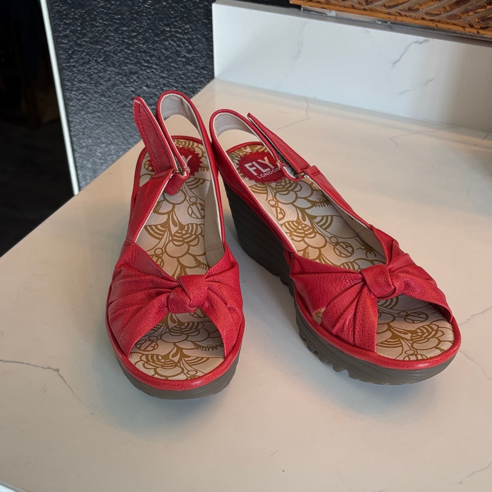 Rockabilly Pinup Fly London Red Knotted Wedge Sandals